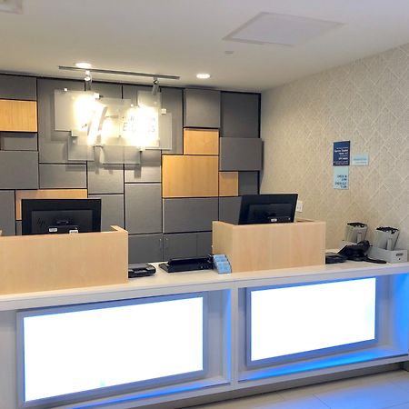 Holiday Inn Express Richmond - Midtown By Ihg Exterior foto