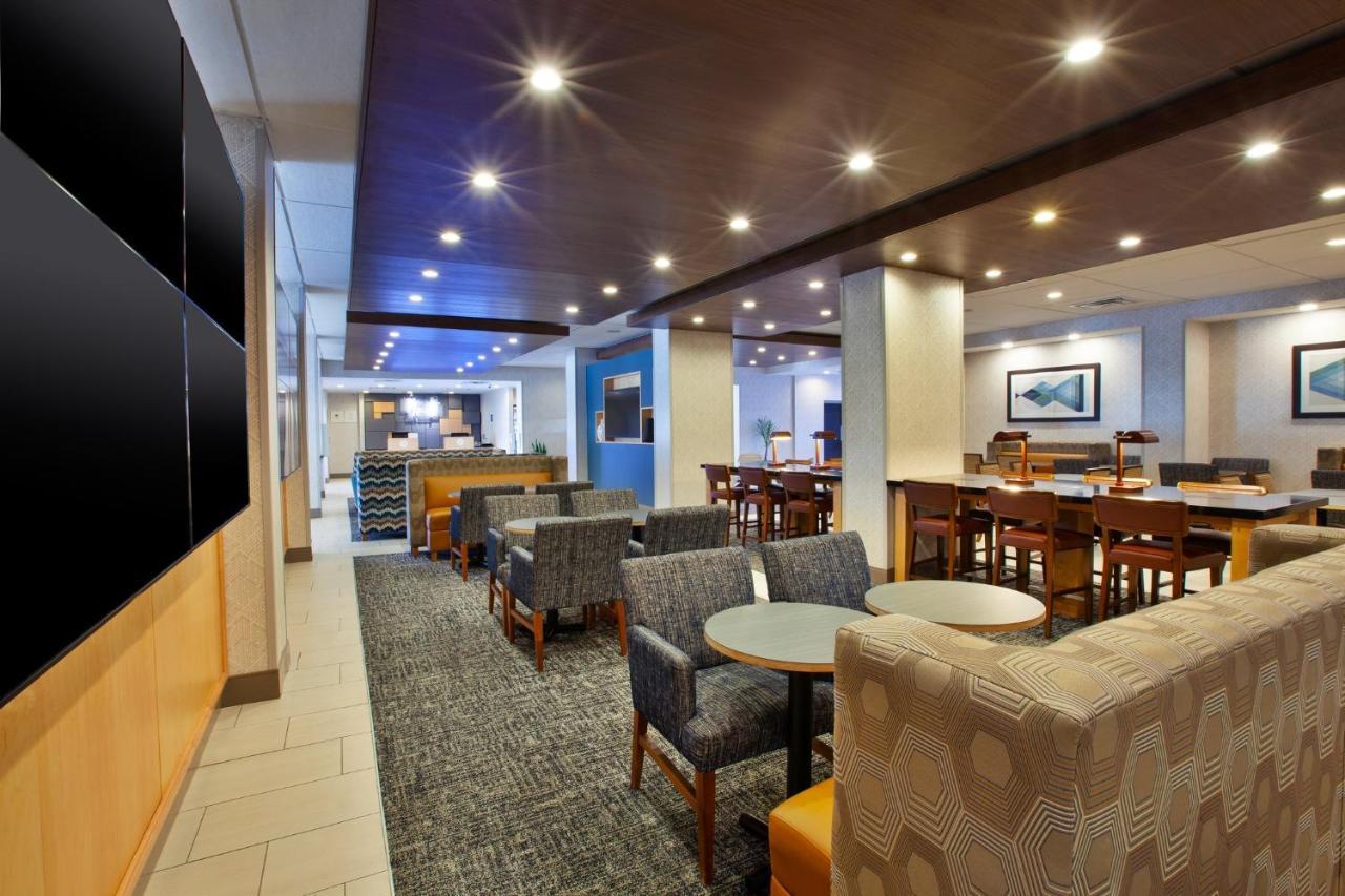 Holiday Inn Express Richmond - Midtown By Ihg Exterior foto