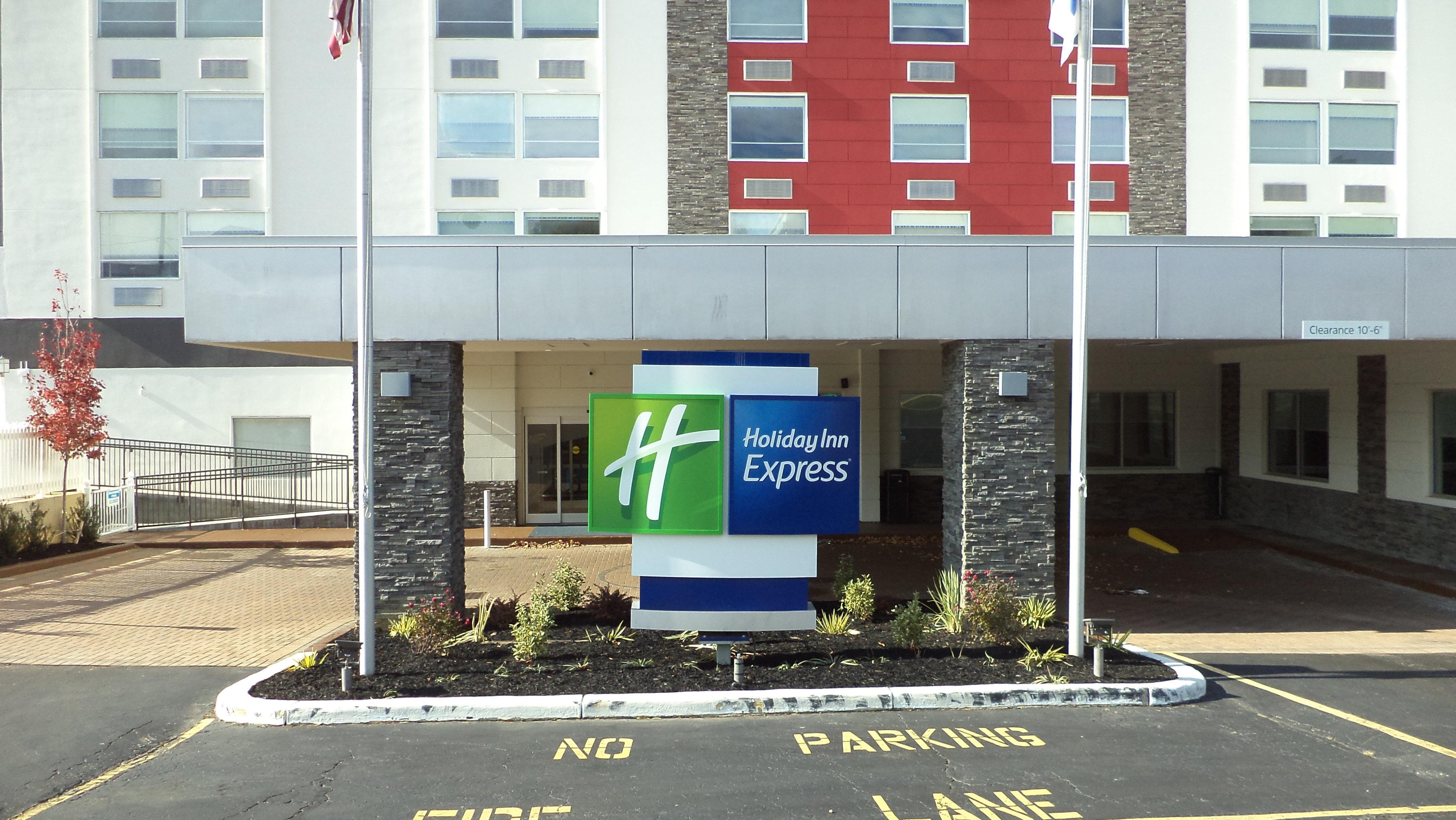 Holiday Inn Express Richmond - Midtown By Ihg Exterior foto