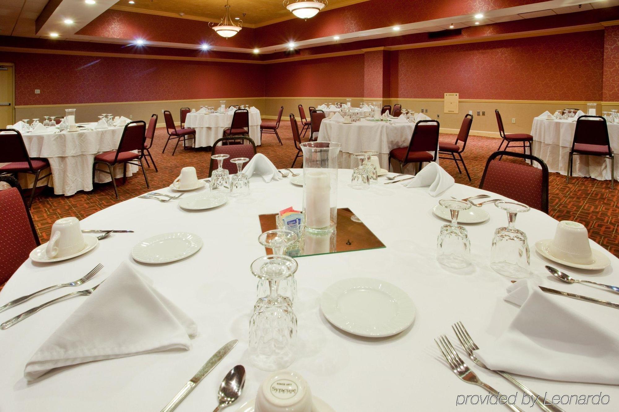 Holiday Inn Express Richmond - Midtown By Ihg Exterior foto