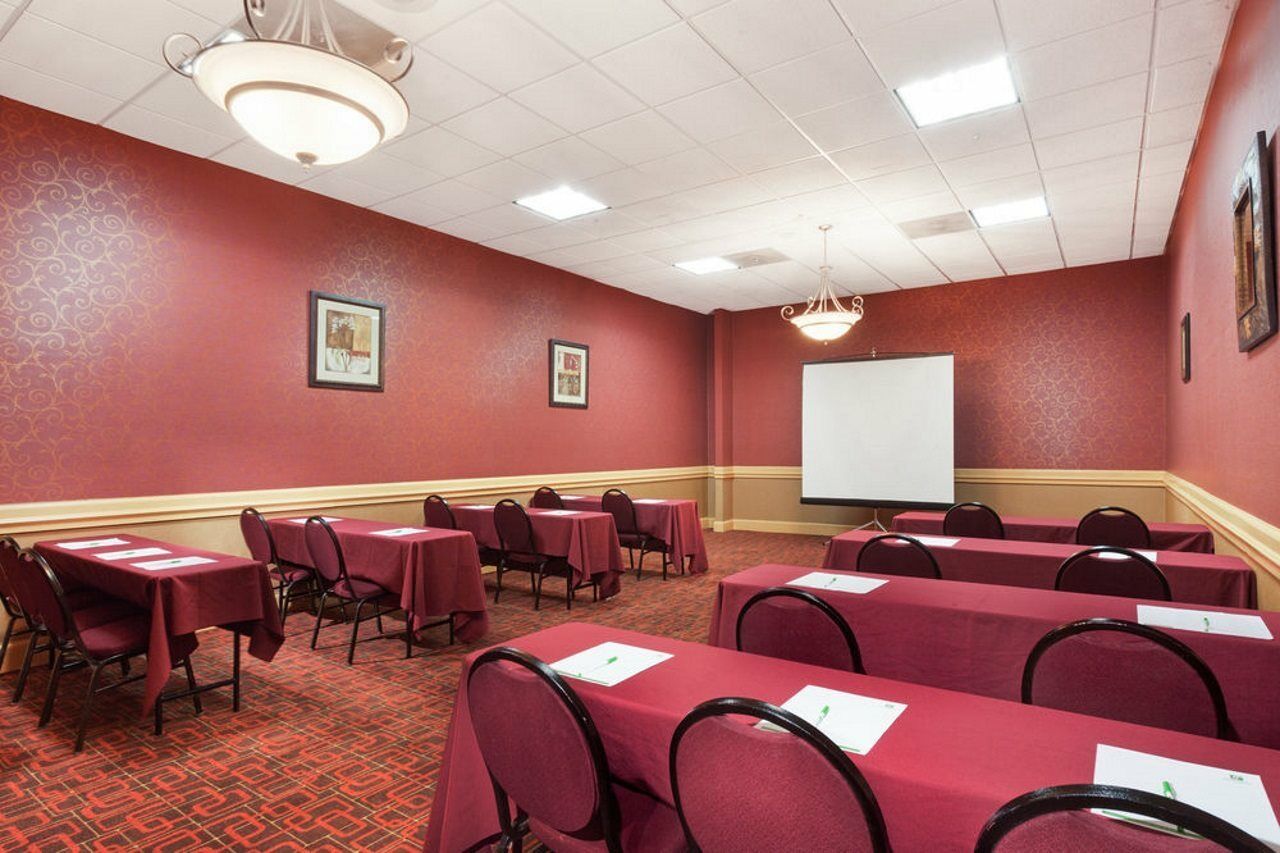 Holiday Inn Express Richmond - Midtown By Ihg Exterior foto